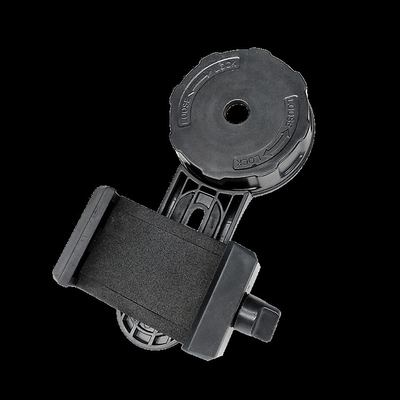 Telefone celular preto que mancha o adaptador do espaço para o monocular dos binóculos do telescópio